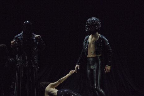 Photo 7 Photo du spectacle "MONUMENT 0.10 : The Living Monument" de Eszter Salamon, compagnie Carte Blanche