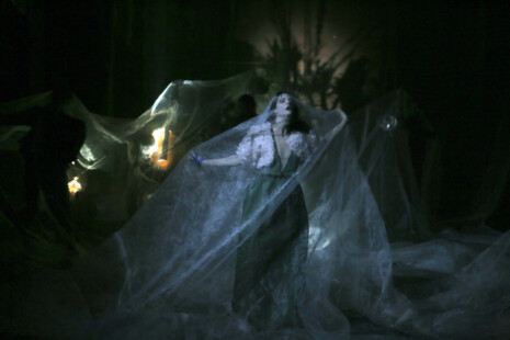 Photo 2 Photo du spectacle "Traviata - Vous méritez un avenir meilleur"