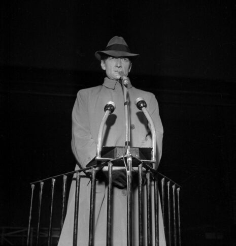 Jean Vilar dans La Résistible ascension d'Arturo Ui de B. Brecht. Paris, TNP, novembre 1960.